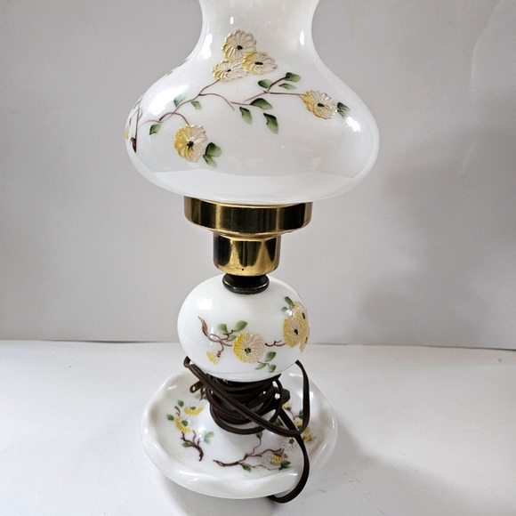 Vintage Table Lamp Hand Painted Hurricane Gone with the Wind Milk Glass - Picture 1 of 15